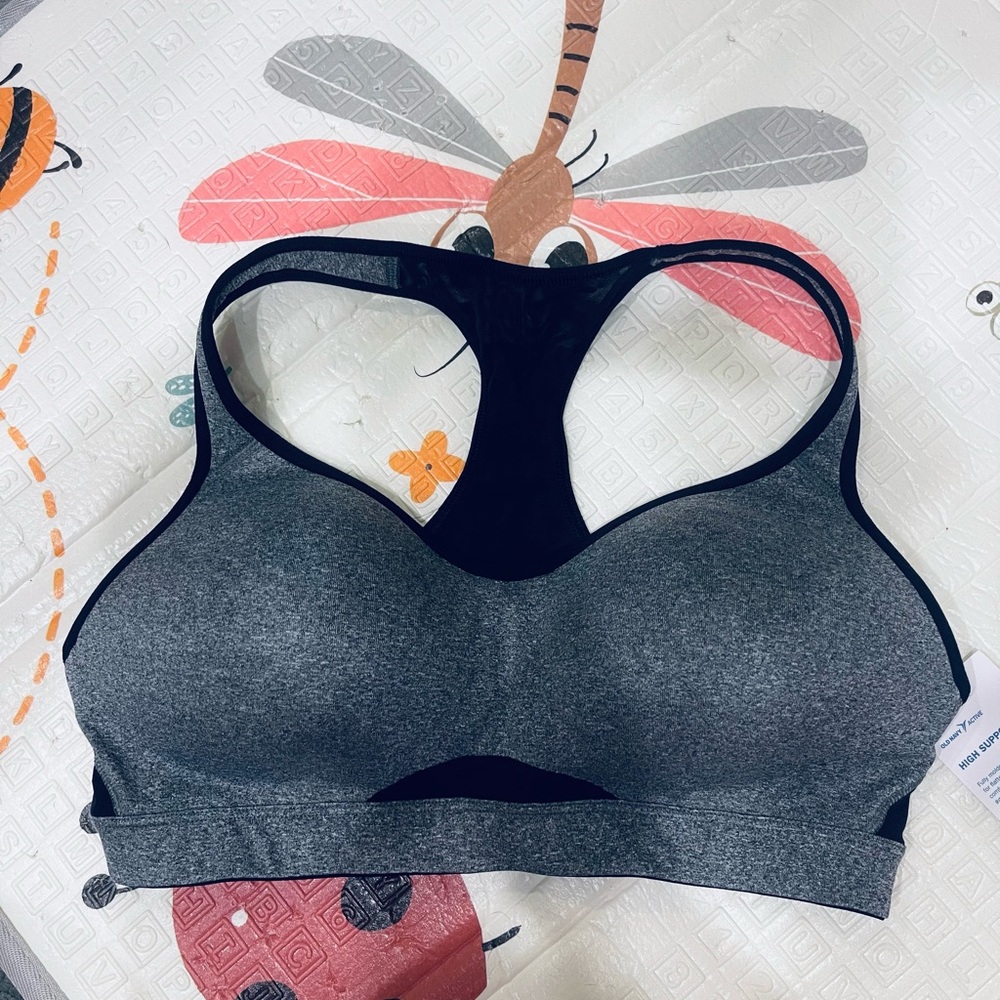 NWT Old Navy sports bra with back mesh.